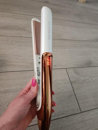 Biela žehlička na vlasy lily england, 