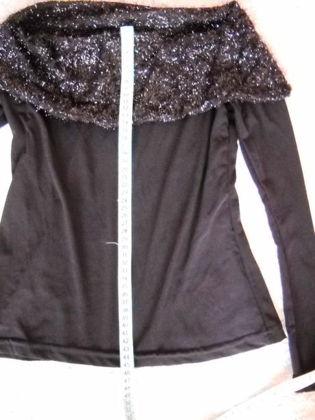 Trblietavý topík s holými ramenami , s