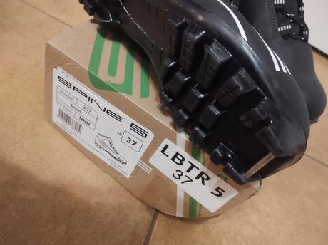 Topánky na bežky, 37