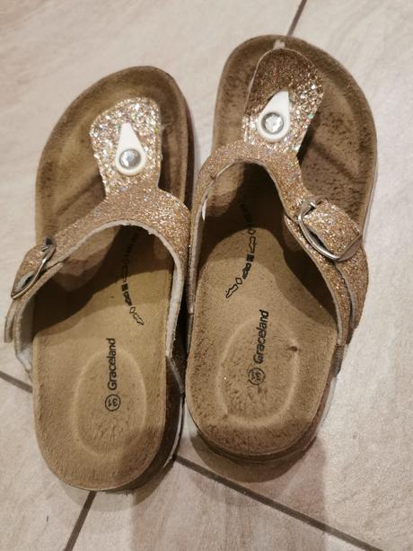 Žabky, graceland,31