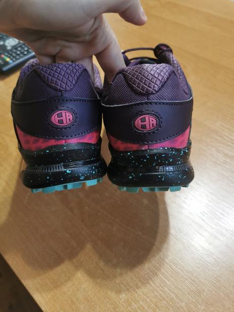 Turisticke topanky, 37