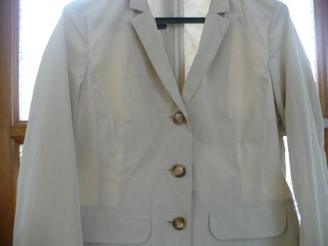 Béžový baloňák, l