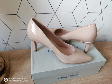 Špicaté lesklé béžové lodičky, clara barson,38