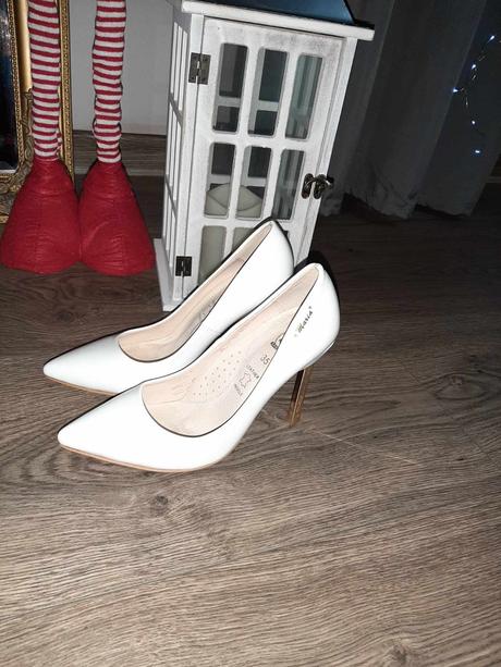 Lodičky so zlatým opatkom, 35