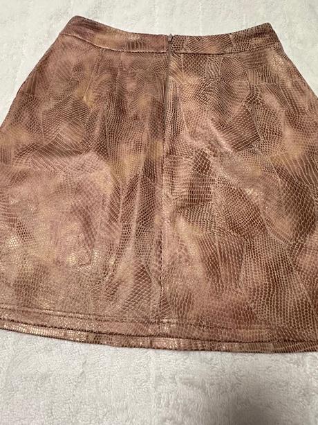 Hnedo-ružová krátka sukňa z eko-kože zn. magenta, l / m