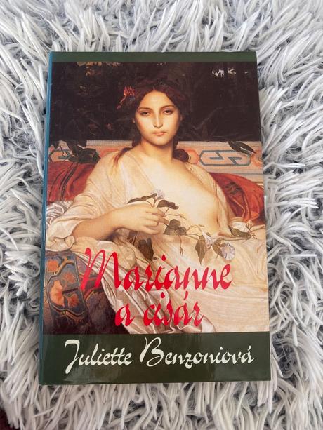 Krásna stará retro kniha marianne a cisár juliette,