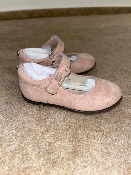 Sandalky, mayoral,23