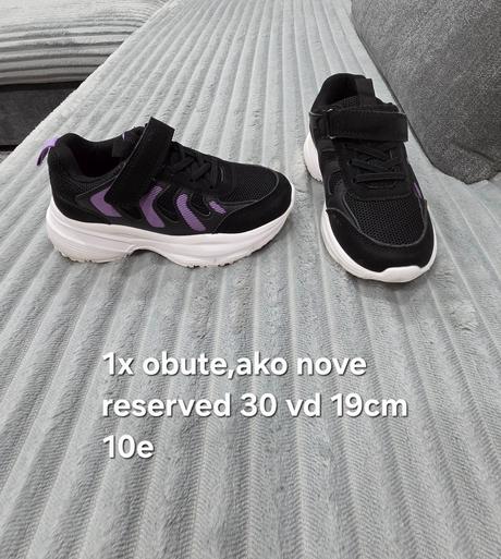 Tenisky, reserved,30