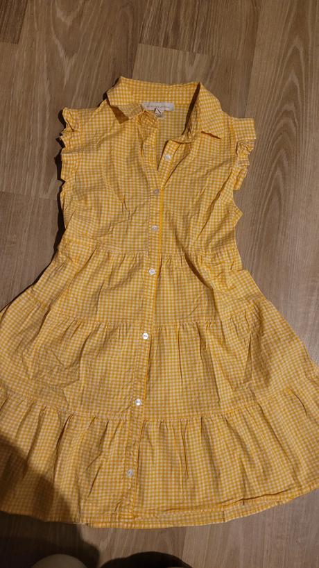 Zlte saty na gombiky, 164