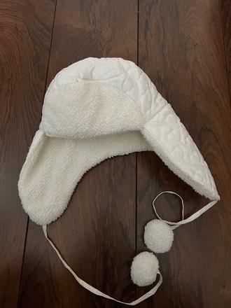 Biela čiapka ušianka, 134