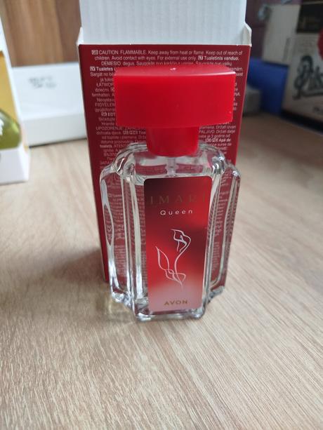 Toaletna voda imari queen, 