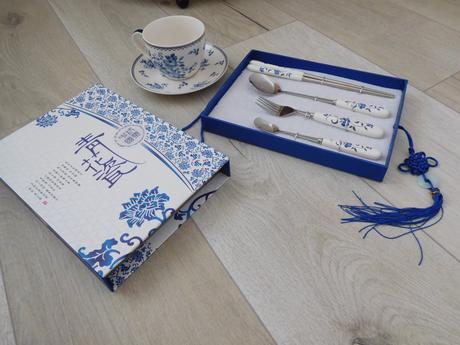 Hrnček čínsky príbor v krabičke, 