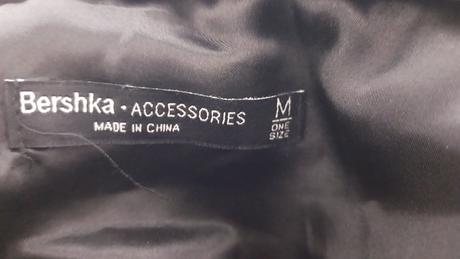 Čierna kožušinová kabelka zn. bershka, bershka