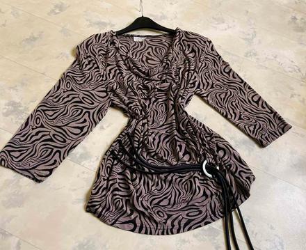 Zaujímavá blúzka, 48