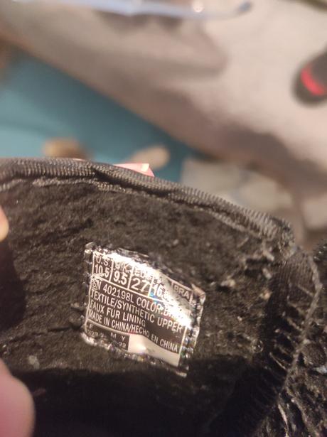 Snehule schecker, 27