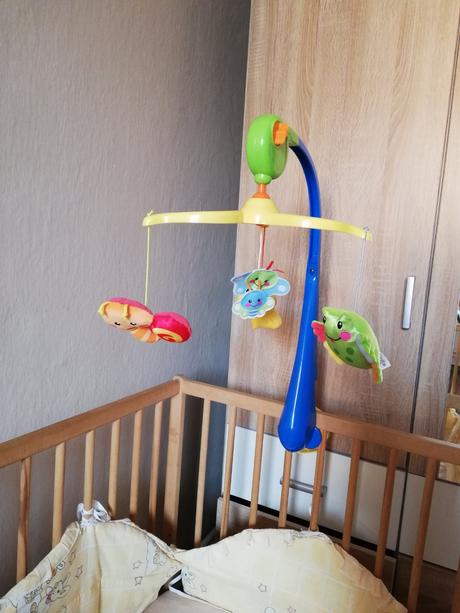 Kolotoč nad postieľku,