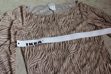 Trendy tops hnedým zebrím vzorom, padavými rukávmi, m