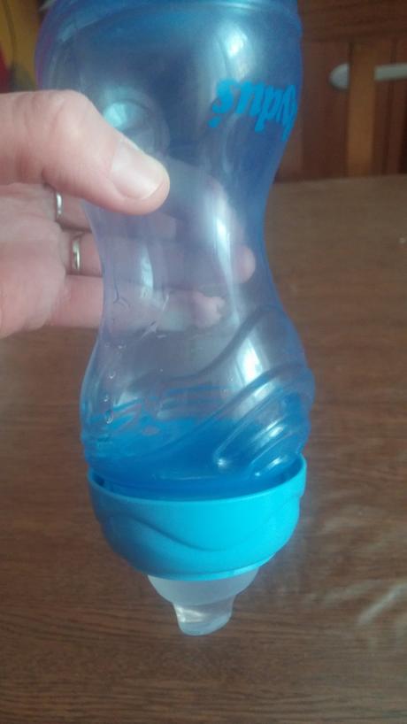 Antikolikova flasa s ochranou proti preteceniu,