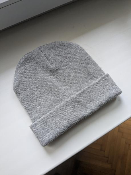 Sivá čiapka, sinsay