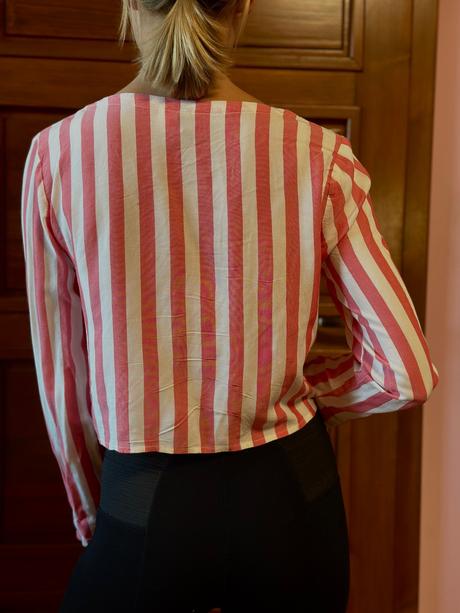 Pásikavá košeľa s výstrihom, s