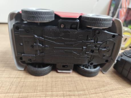 Minibus na dialkove ovladanie, 