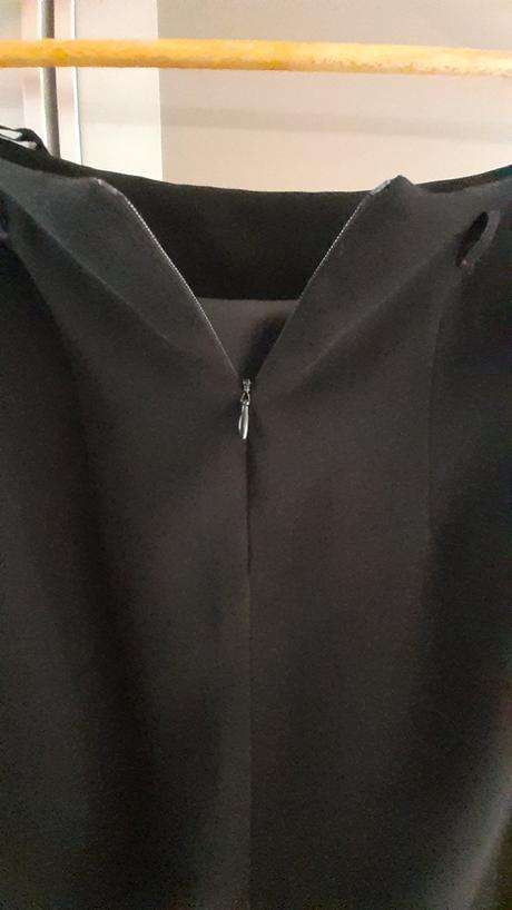 Čierna sukňa, 36
