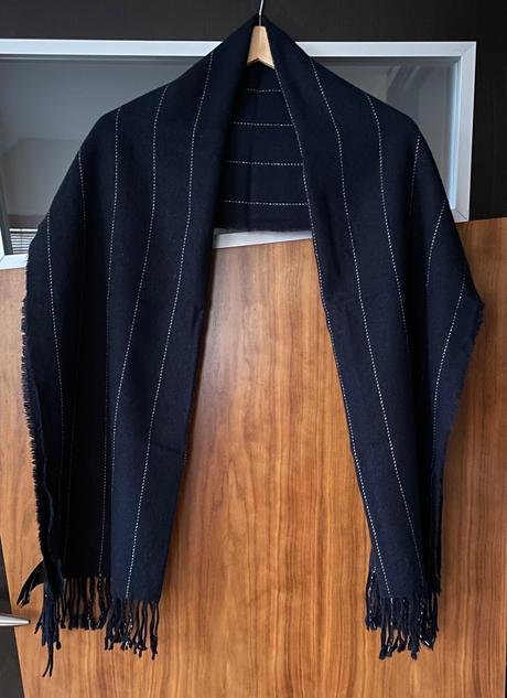 H&m tmavomodrý šál s tenkým prúžkom pinstripe, h&m