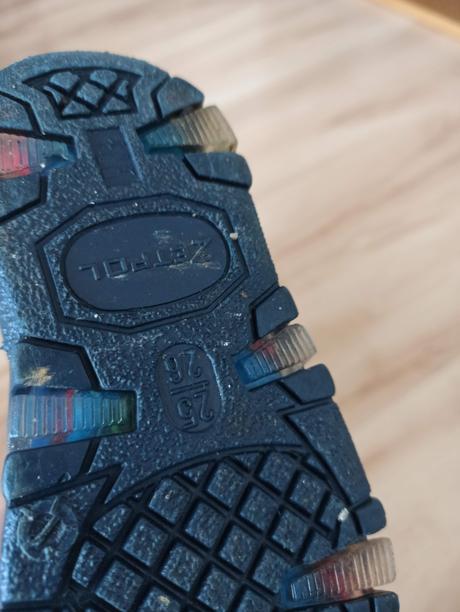 Gumaky s autami, demar,25