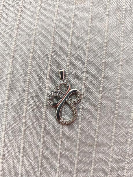 Strieborný prívesok kríž, 