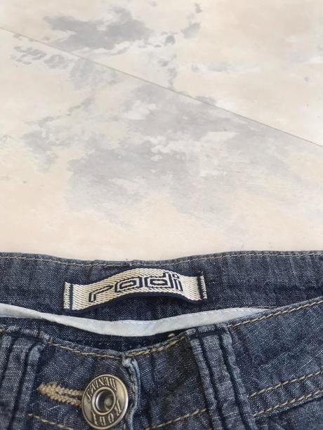 Capri rifle s vyšším pásom rodi, s