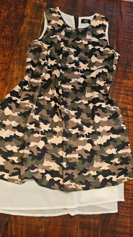Šatt mini kamuflážové maskáčové šaty, only,s