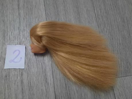 Hlavy barbie bez tela,