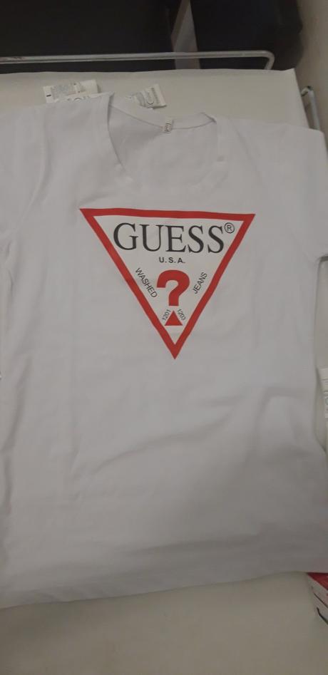 Biele tricko s napisom guess, 36