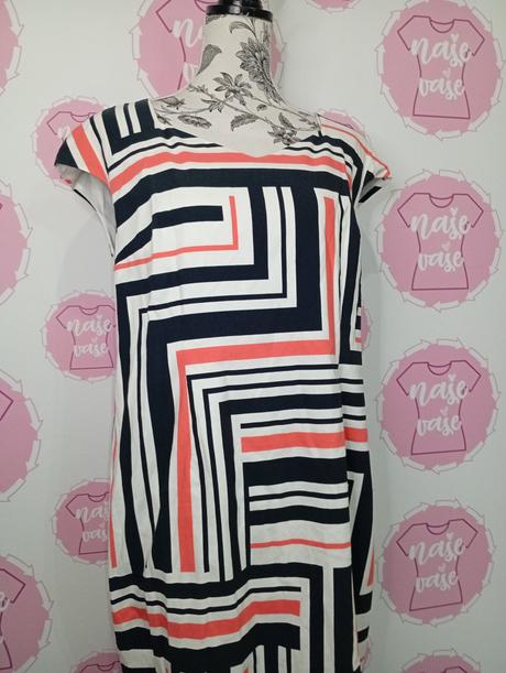 Pásikavé šaty, 46