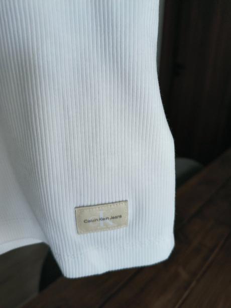 Calvin klein rebrovaný bavlnený top m-l, calvin klein,l / m
