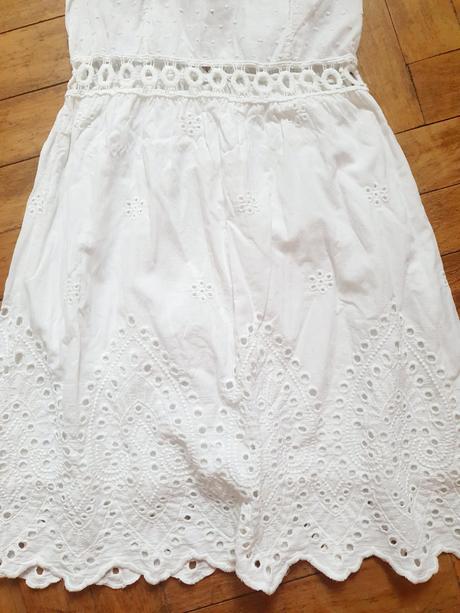 Krásne vyšívané šaty, 170