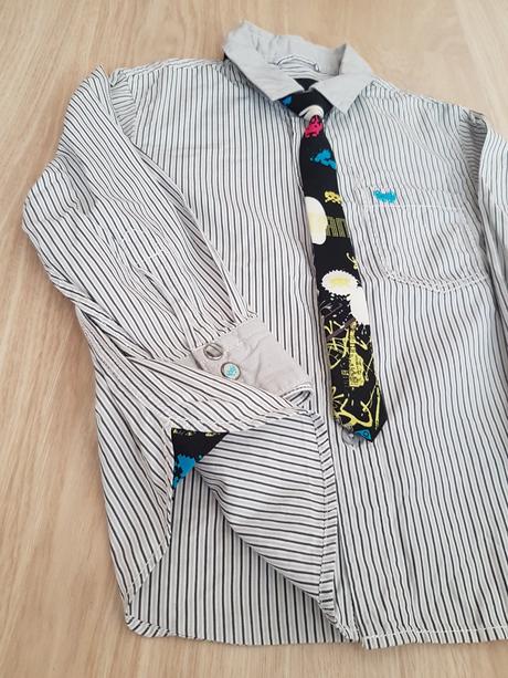 Kosela s kravatou, next,104