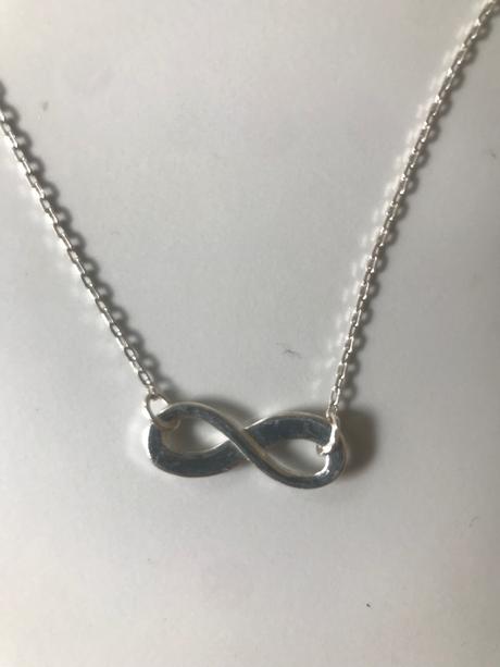 Retiazka nekonečno, avon