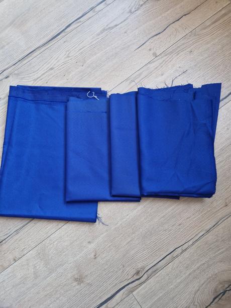 Tmavomodrá šuštiakovina    4kusy, 