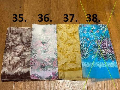 Šatky rôznych farieb a vzorov,