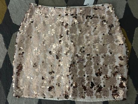 Nova trblietava sukna, l