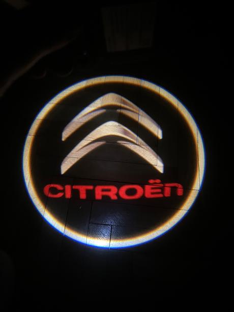Projektory svetlá do dverí do auta s logom,