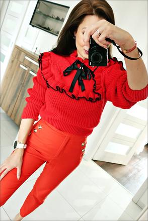 Červený svetrík, s