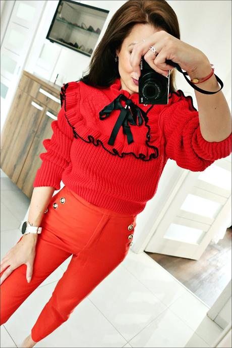 Červený svetrík, s