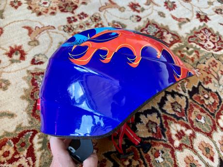 Chlapčenská helma specialized, s