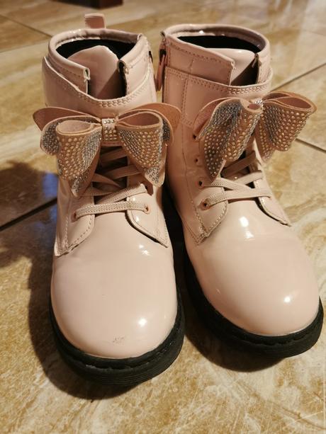 Lakované topánky, 33