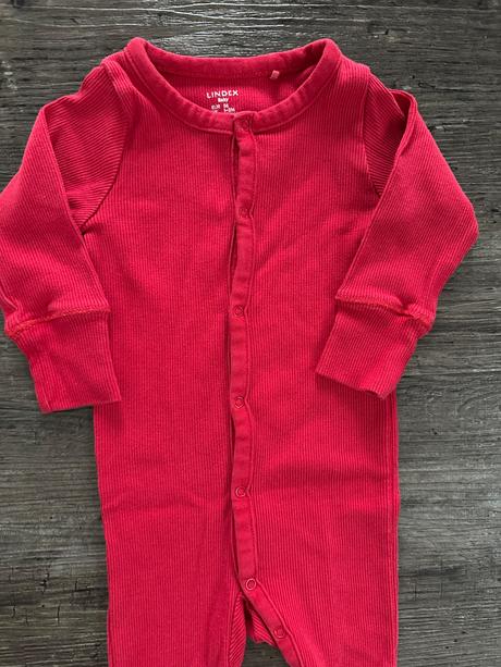 Vrúbkované pyžamko, lindex,56