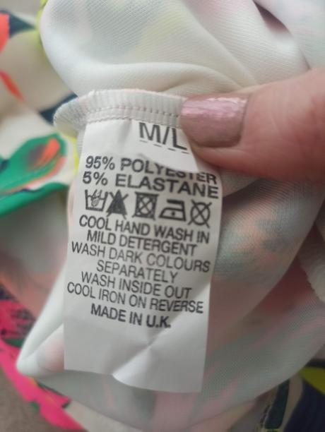 Krásne nové farebné šaty, l / m