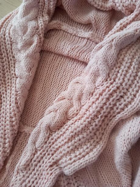 Luxusný kardigan s vrkocovym vzorom, 