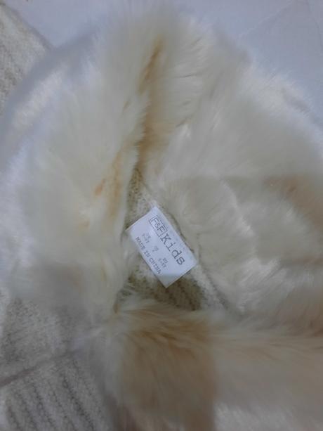 Krasny svetrík s chlpatym golierom, f&f,122